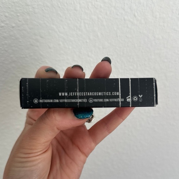 Jeffrey Star Cosmetics Velour Liquid Lipstick - I gotta go - Picture 4 of 4